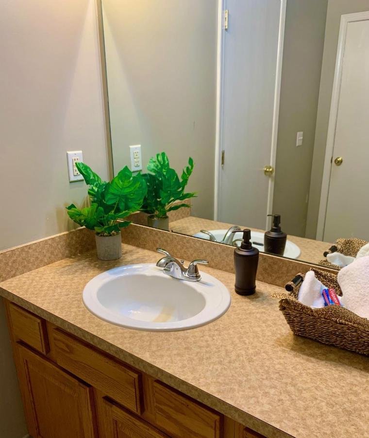 Spunky Town Home New Center Area ดีทรอยต์ ภายนอก รูปภาพ