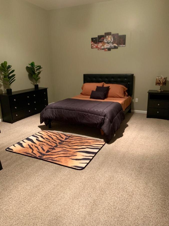 Spunky Town Home New Center Area ดีทรอยต์ ภายนอก รูปภาพ