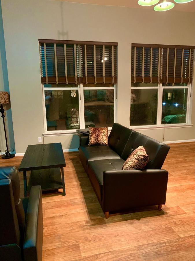 Spunky Town Home New Center Area ดีทรอยต์ ภายนอก รูปภาพ